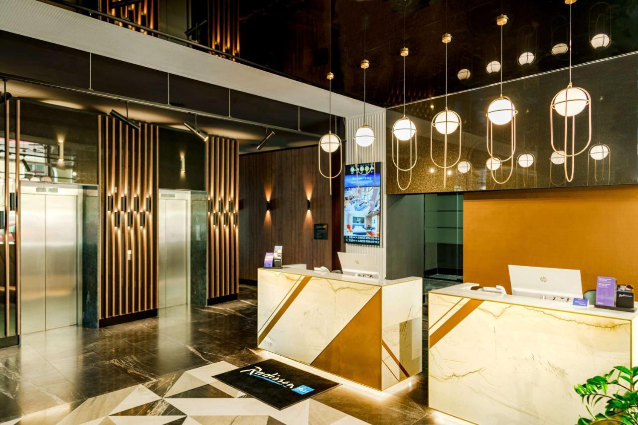 Radisson Blu Aurum Hotel, Brașov Exterior foto The lobby of the hotel