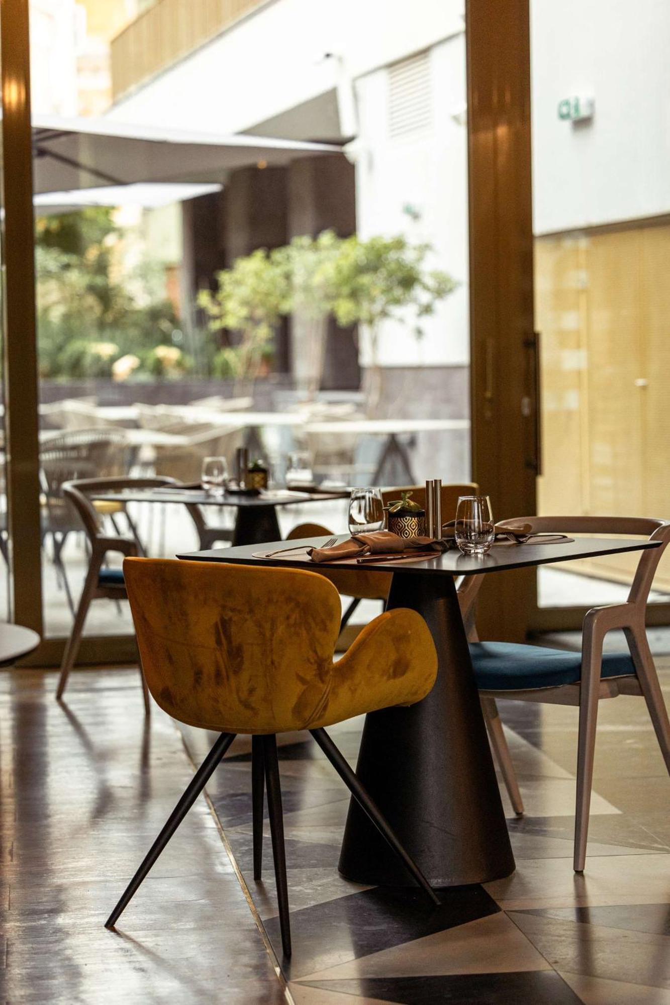 Radisson Blu Aurum Hotel, Brașov Exterior foto Restaurant interior
