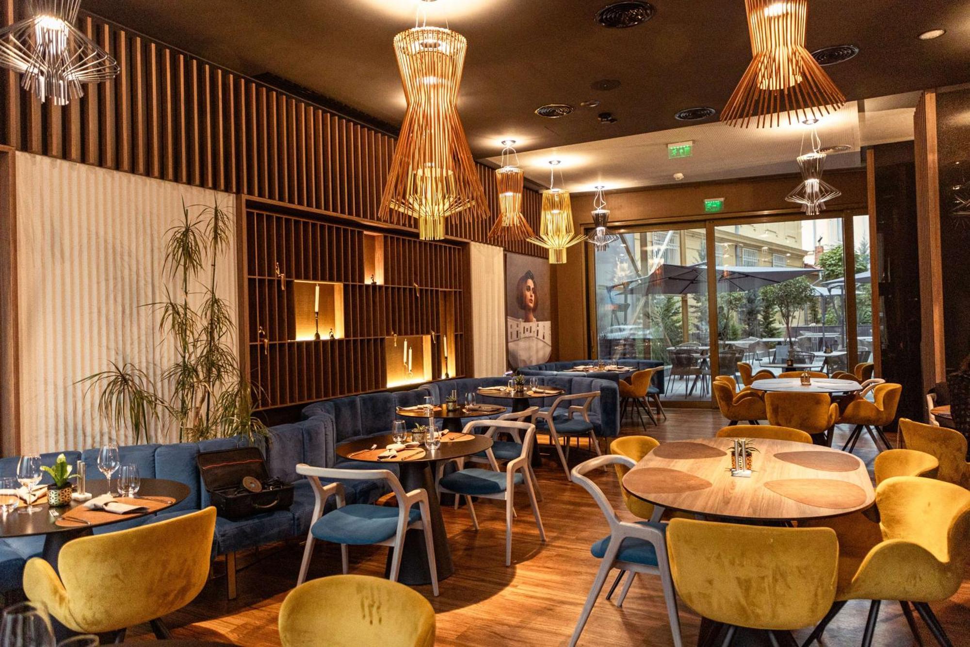 Radisson Blu Aurum Hotel, Brașov Exterior foto Restaurant interior